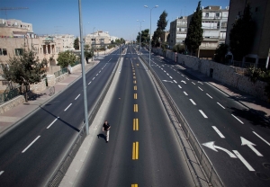 empty-street-in-Jerusalem-during-Yom-Kippur